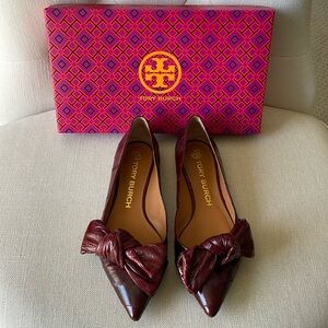 Tory Burch size 7 burgundy wine bow flat shoe